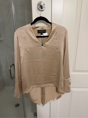 NWT Hilton Hollis Blouse Top